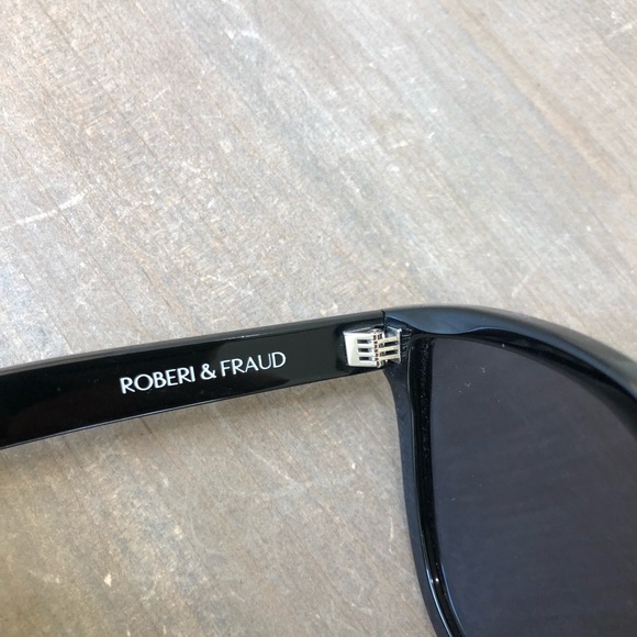 Roberi & Fraud - Faye Oversize Sunglasses - Picture 5 of 6